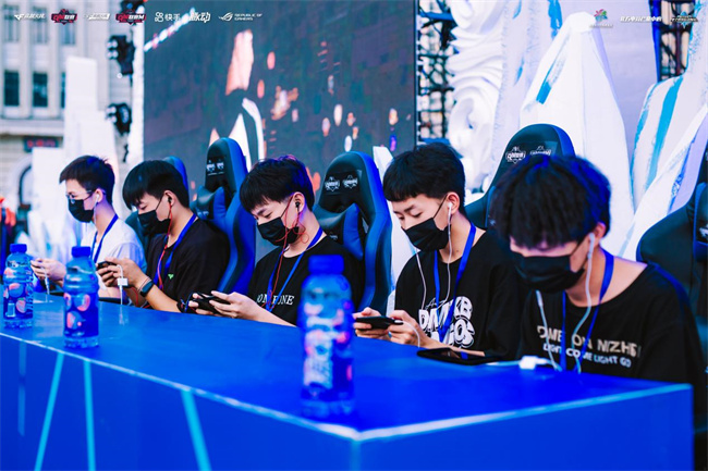 反手突击 反手突击